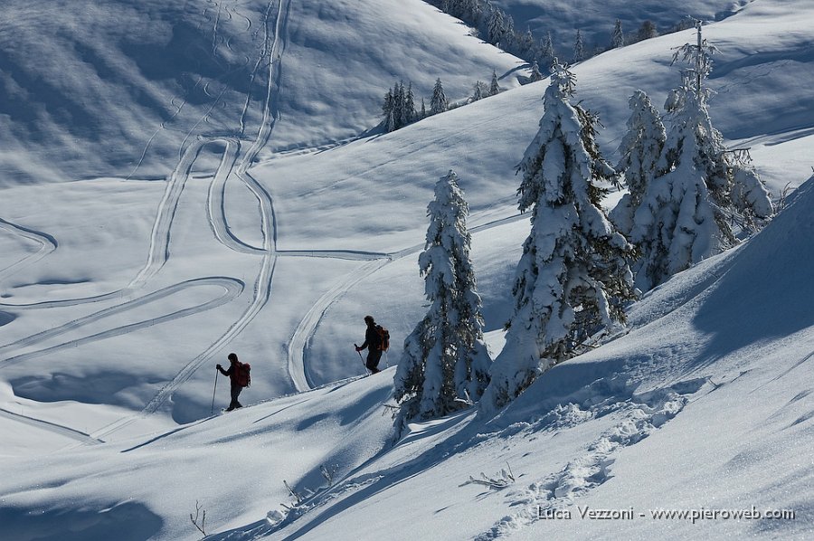 24-SCENDENDO VERSO LA PISTA.jpg